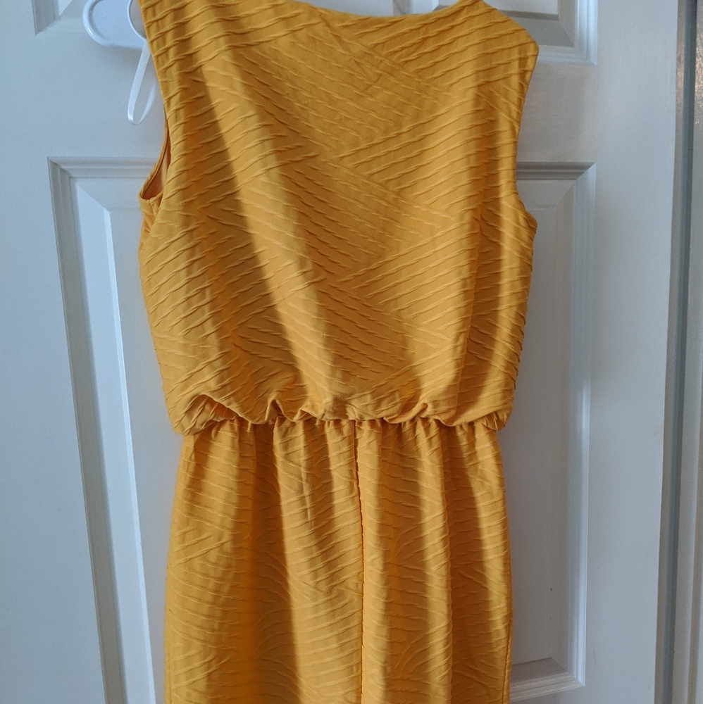 Sleeveless dress - Picture 2 of 3